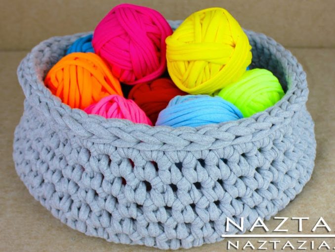 how-to-crochet-an-easy-rose-flower-for-a-bouquet-of-roses-naztazia